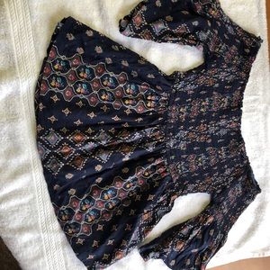 Off the shoulder hollister top